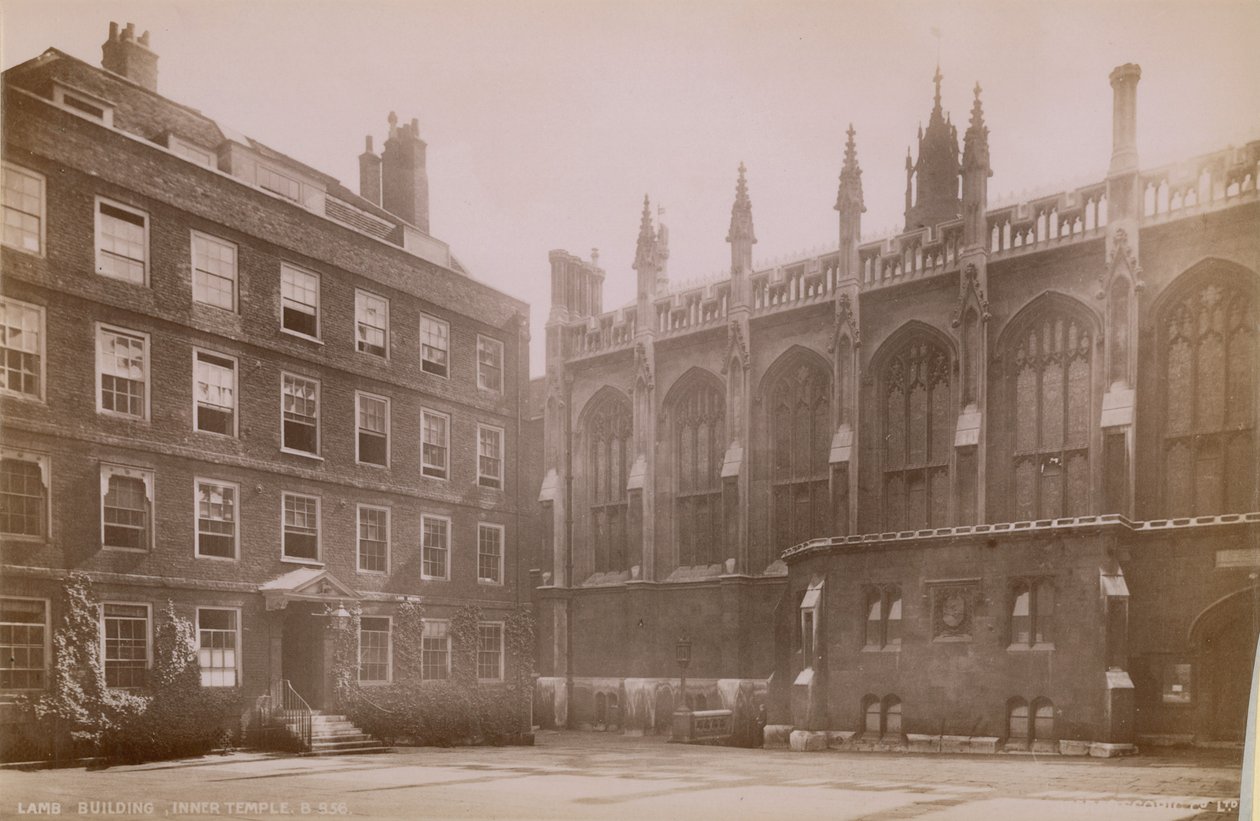 Postkarte mit dem Lamb Building im Inner Temple von English Photographer