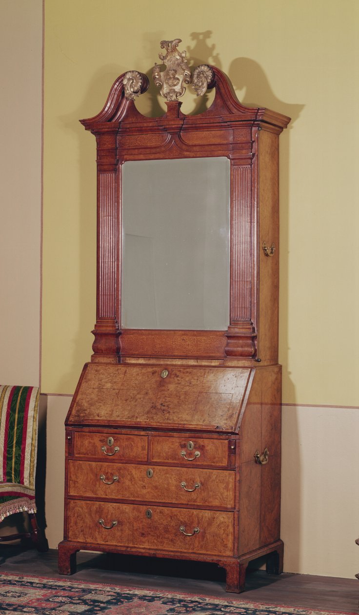 Schreibtischschrank von Samuel Bennet, ca. 1725-30 von English School