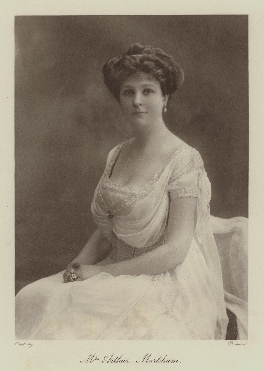 Mrs. Arthur Markham von English Photographer