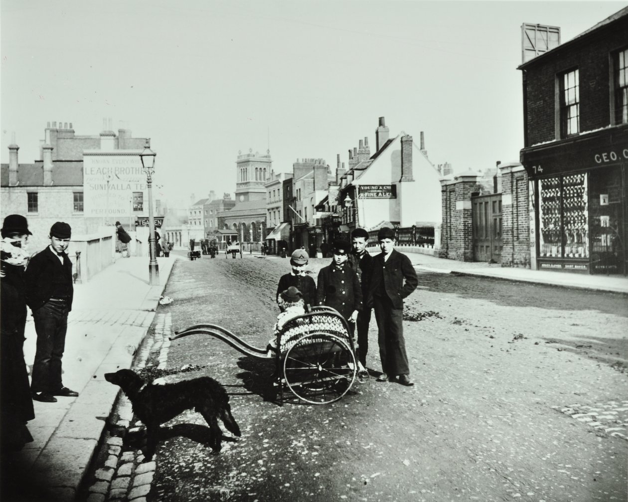 Wandsworth High Street: Blick nach Westen, 1890 von English Photographer