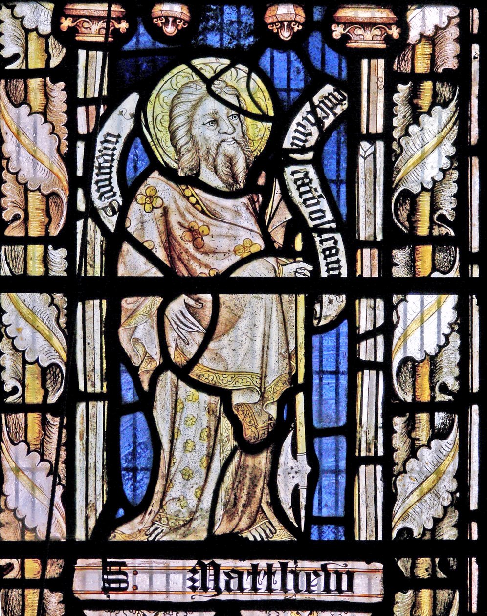 Ein Südfenster mit der Darstellung des Hl. Matthäus von English School