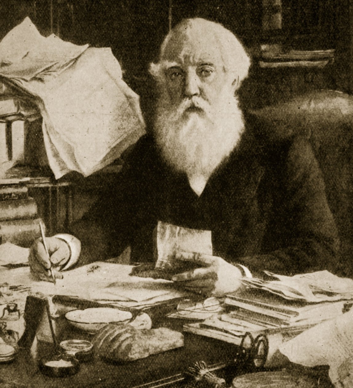Austen Henry Layard sitzt an seinem Schreibtisch von English School