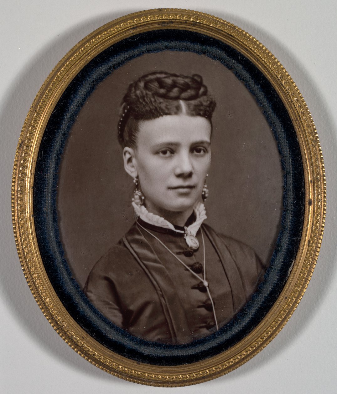 Unbetiteltes Porträt einer Frau, 1879 von Etienne Carjat