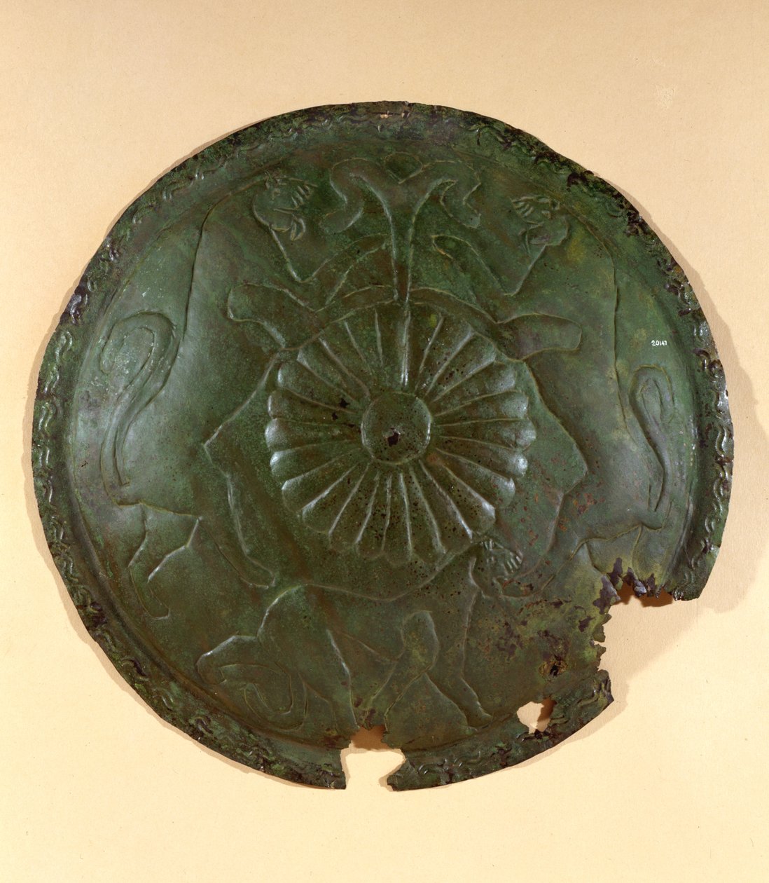 Scheibe mit geprägten Verzierungen aus Cerveteri, Italien von Etruscan