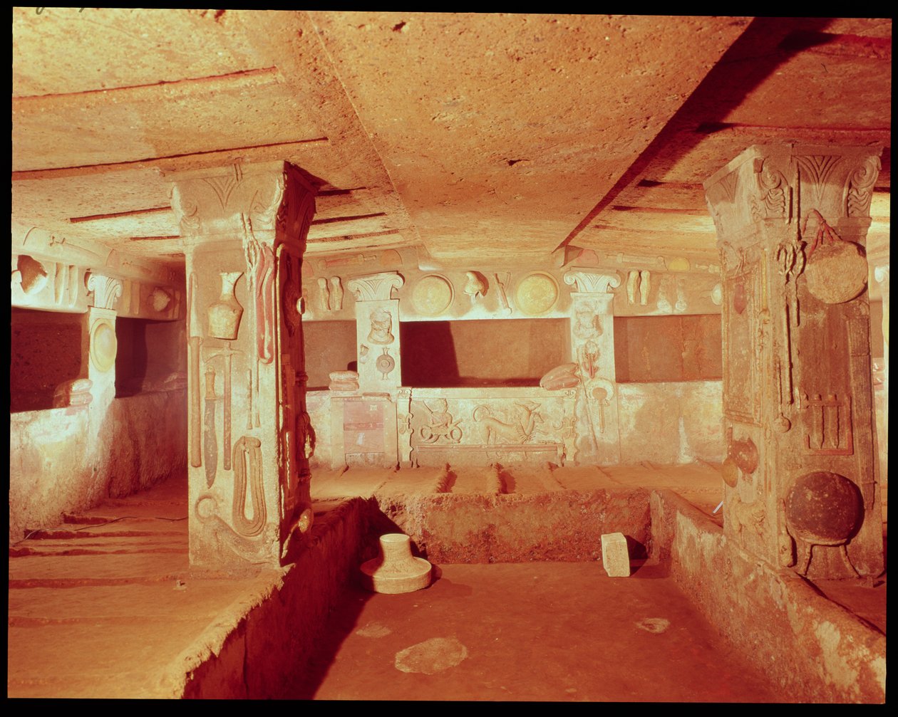 Ansicht des Inneren des Grabes, Nekropole von Banditaccia von Etruscan