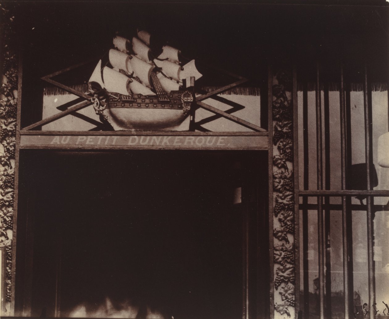 Au Petit Dunkerque, 3 quai Conti von Eugène Atget