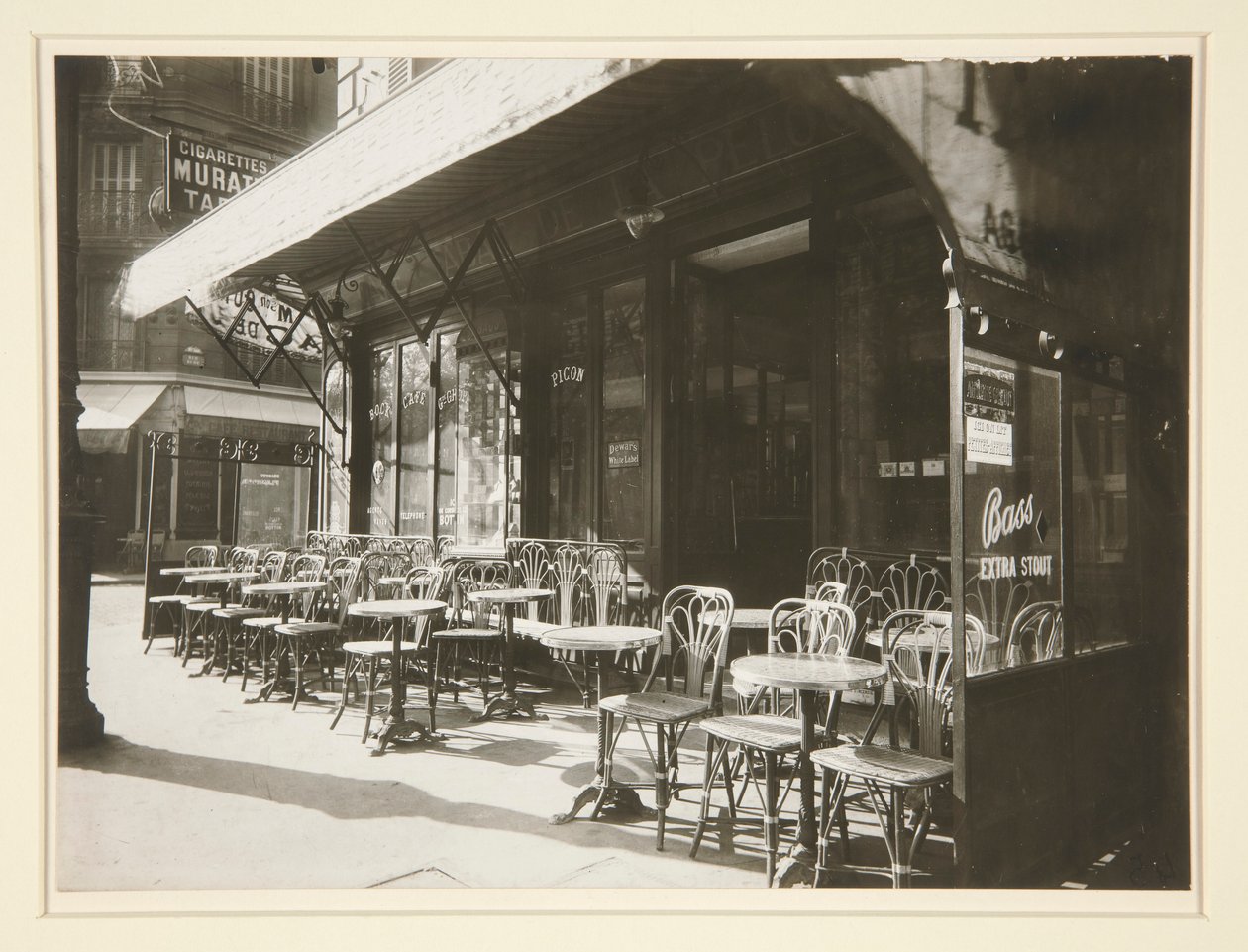Café - Avenue de la Grande Armée von Eugène Atget