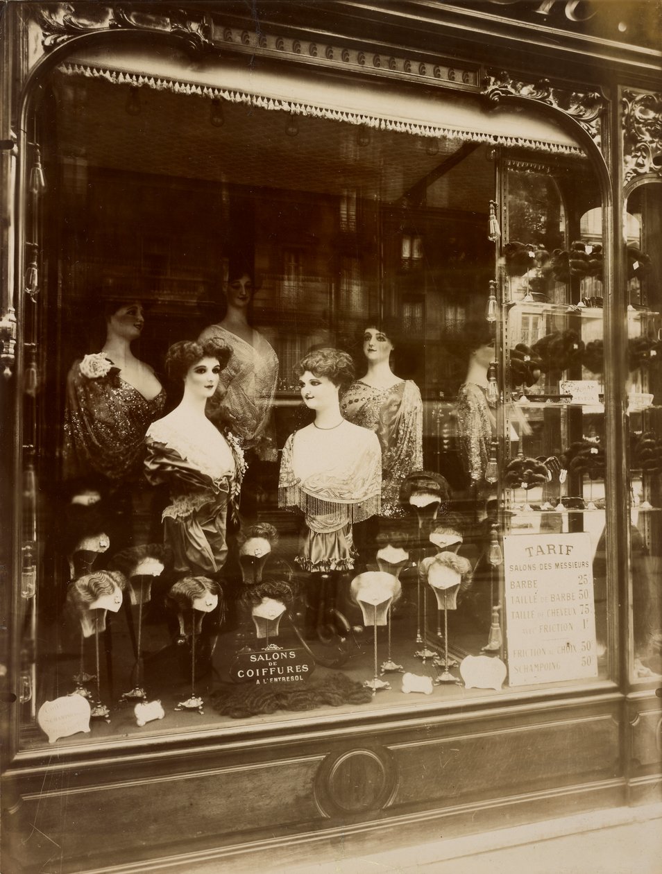 Studie eines Friseursalons von Eugène Atget