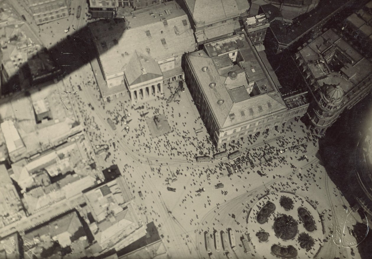 Stadtansicht mit Luftschiffschatten von Fedele Azari