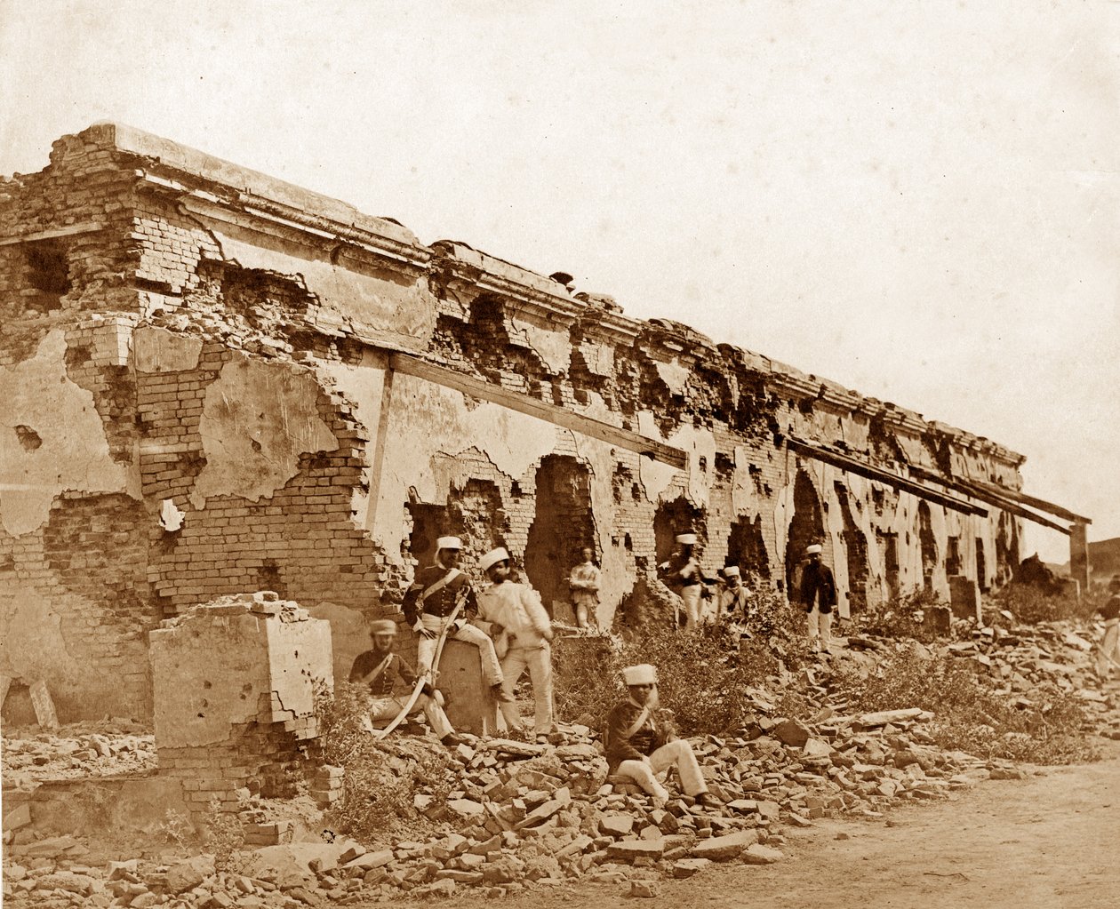 Gen Wheelers Verschanzung in Cawnpore, März 1858 von Felice Beato