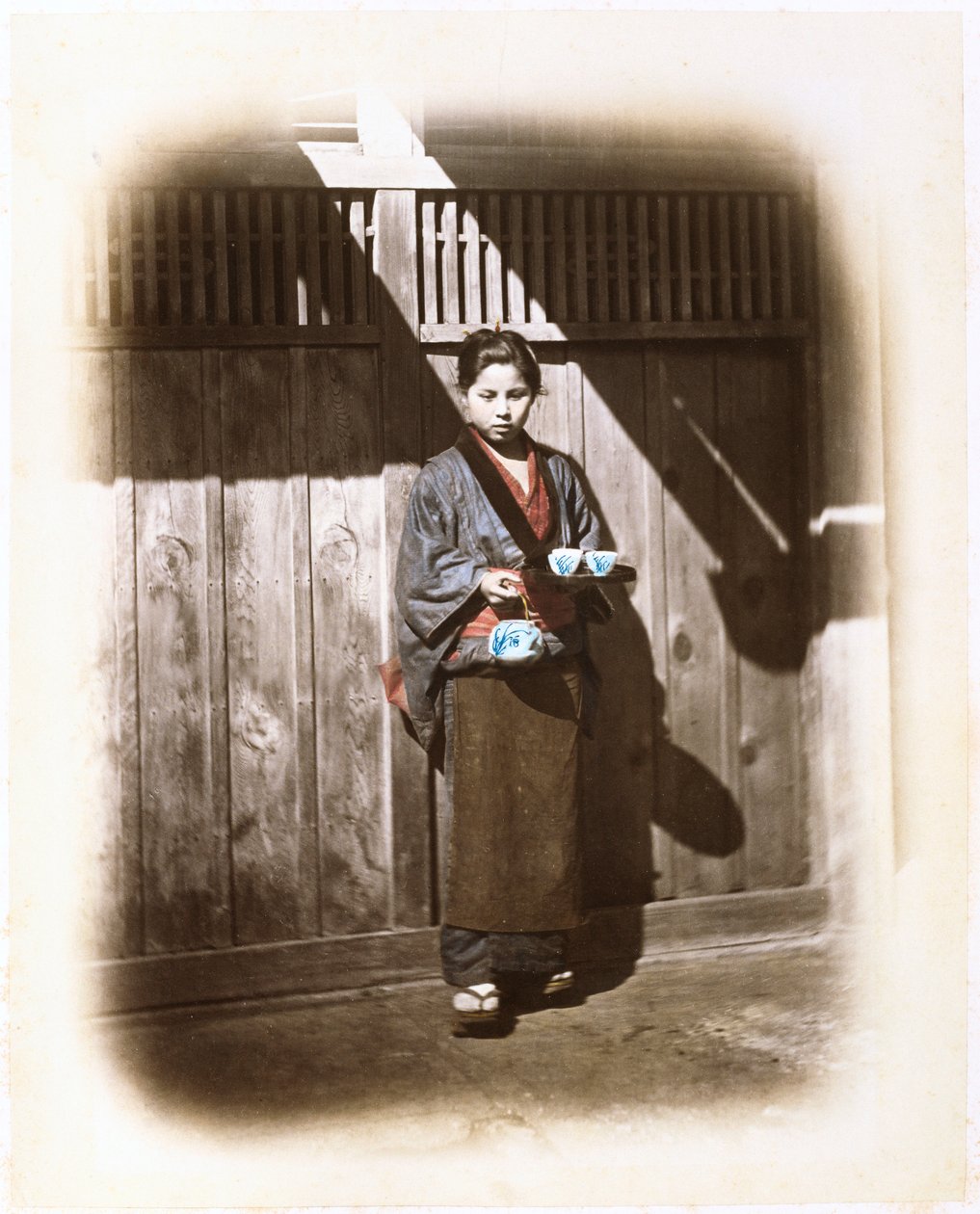 Eine Teestuben-Kellnerin, ca. 1868 von Felice Beato