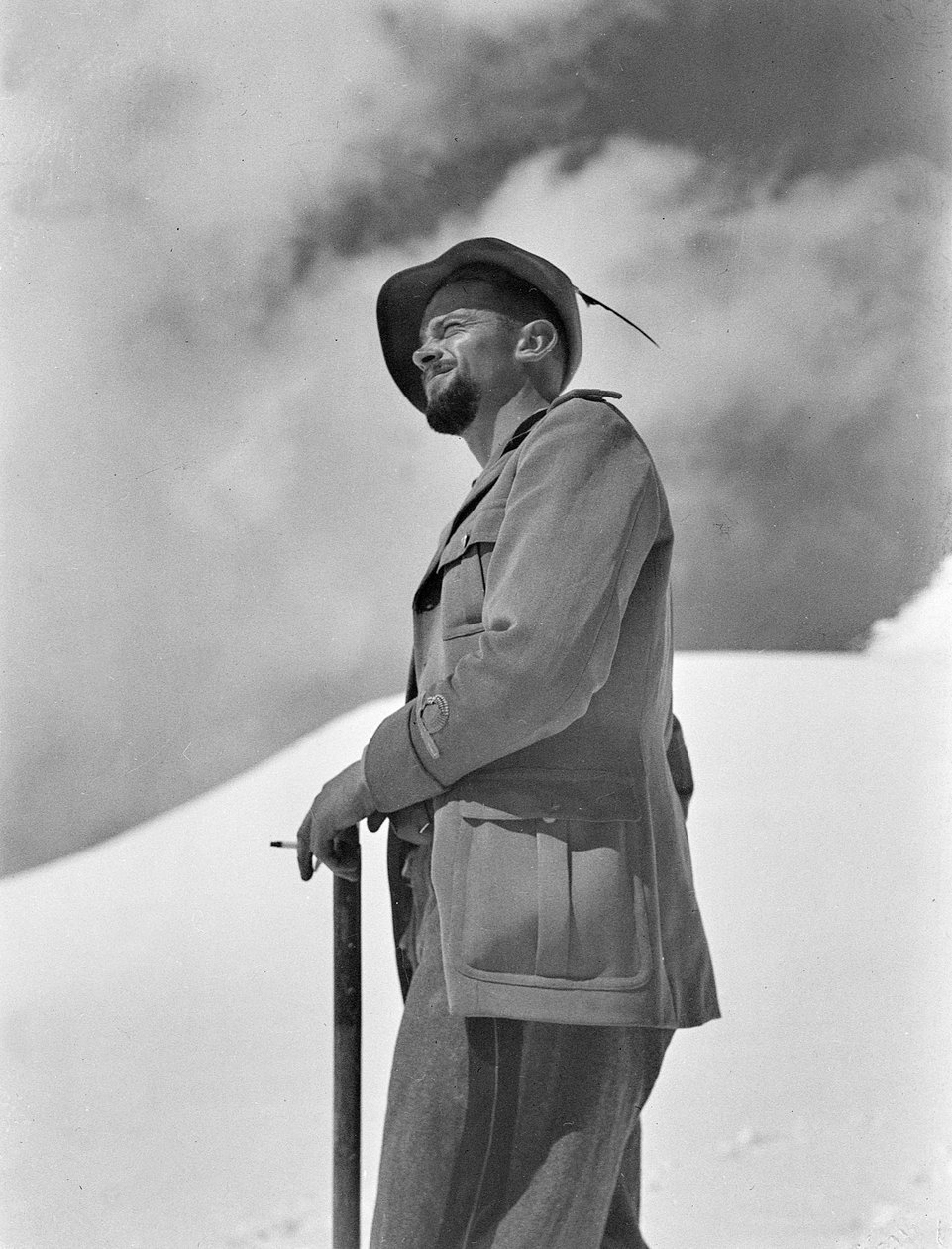 Alpino-Soldat im Schnee von Fosco Maraini