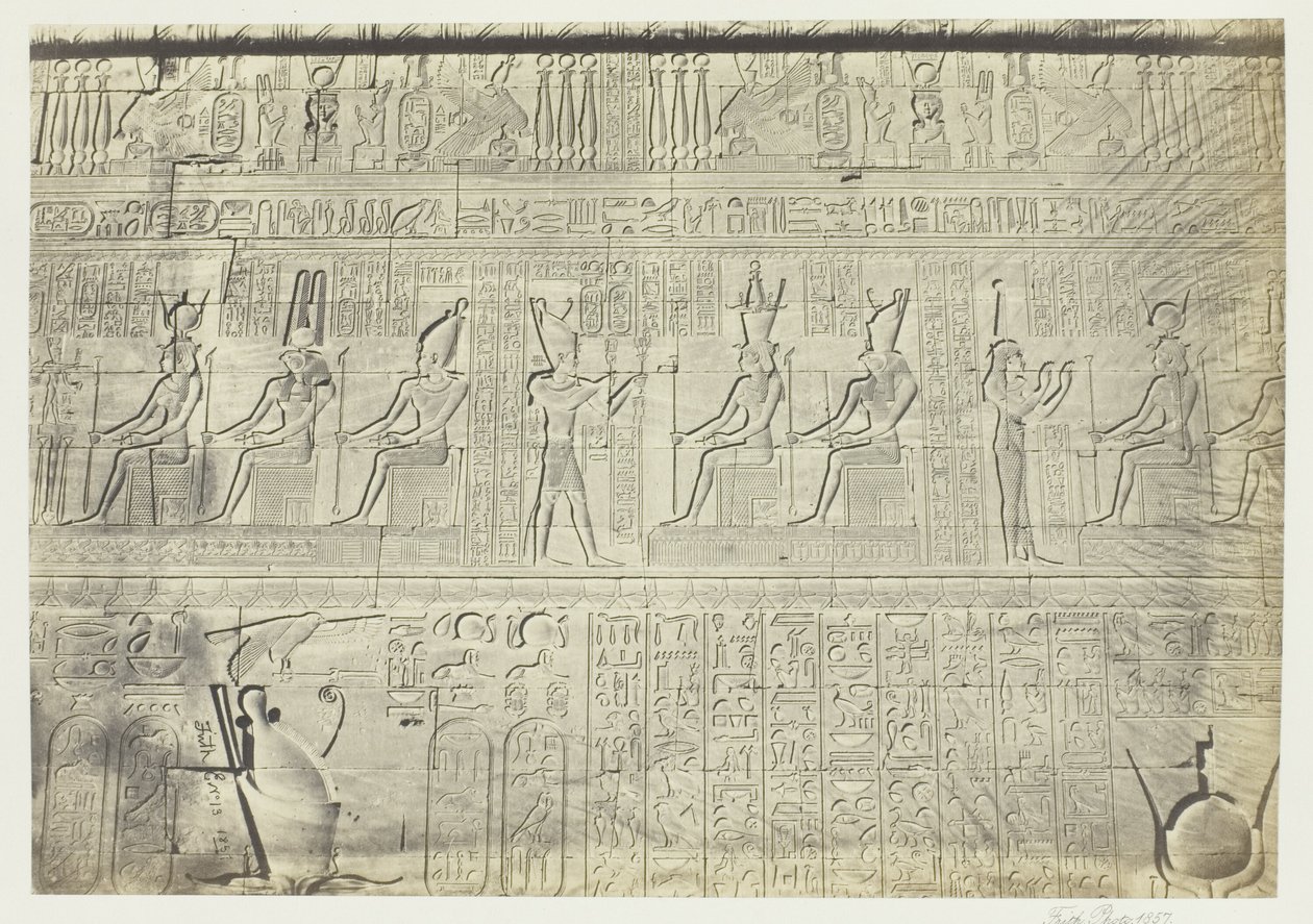 Skulpturen von der Außenwand, Dendera von Francis Frith