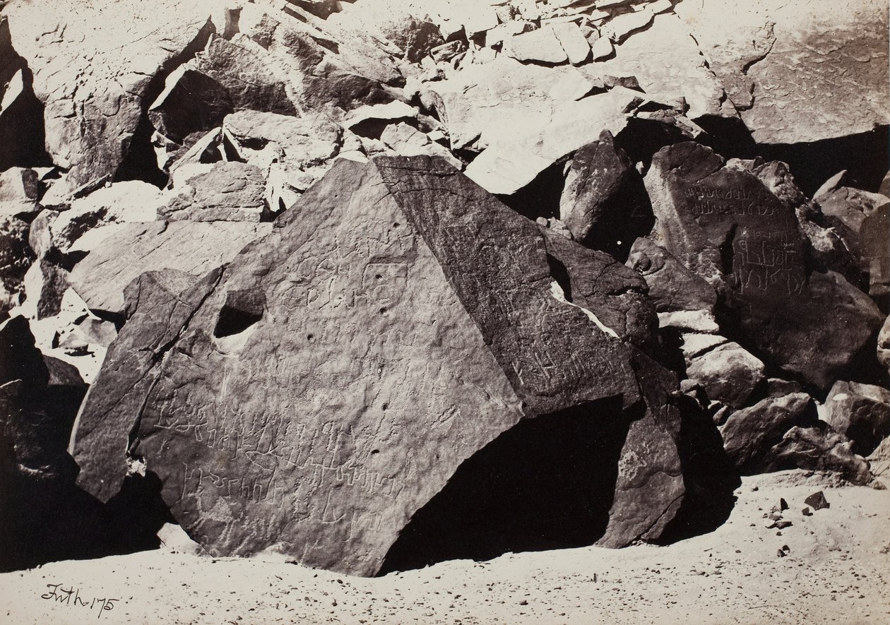 Sinaitische Inschriften in Wadee El-Mukattab, 1860 von Francis Frith