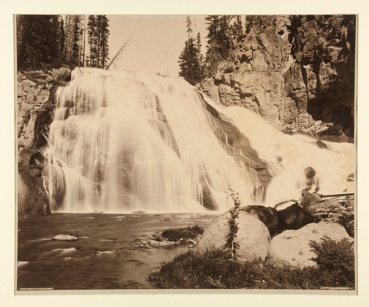 Gibbon Falls, 84 Fuß von Frank Jay Haynes