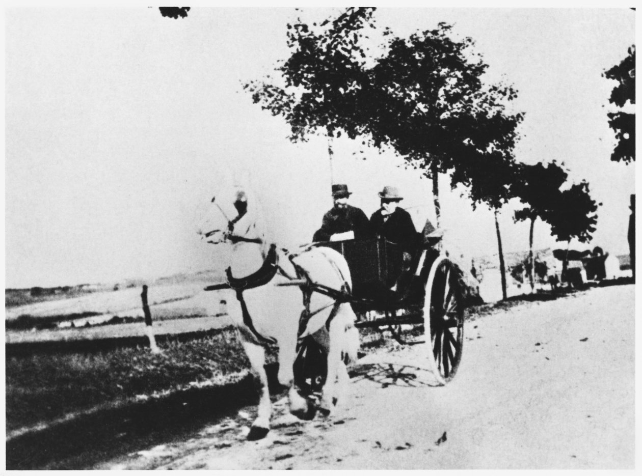 Edgar Degas (1834-1917) und ein Freund auf dem Land von French Photographer