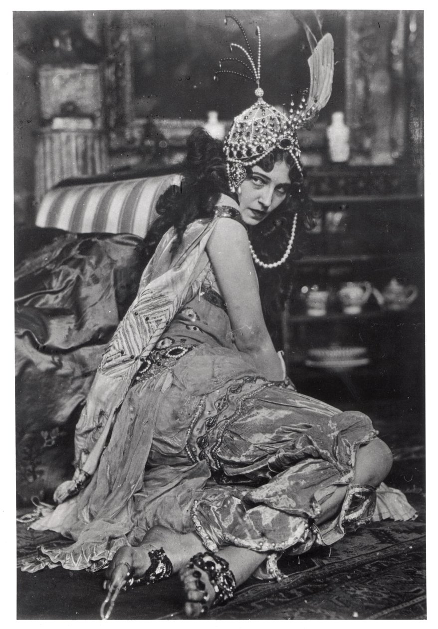 Ida Rubinstein (ca. 1885-1960) als Zobeide in Scheherazade, ca. 1910 von French Photographer