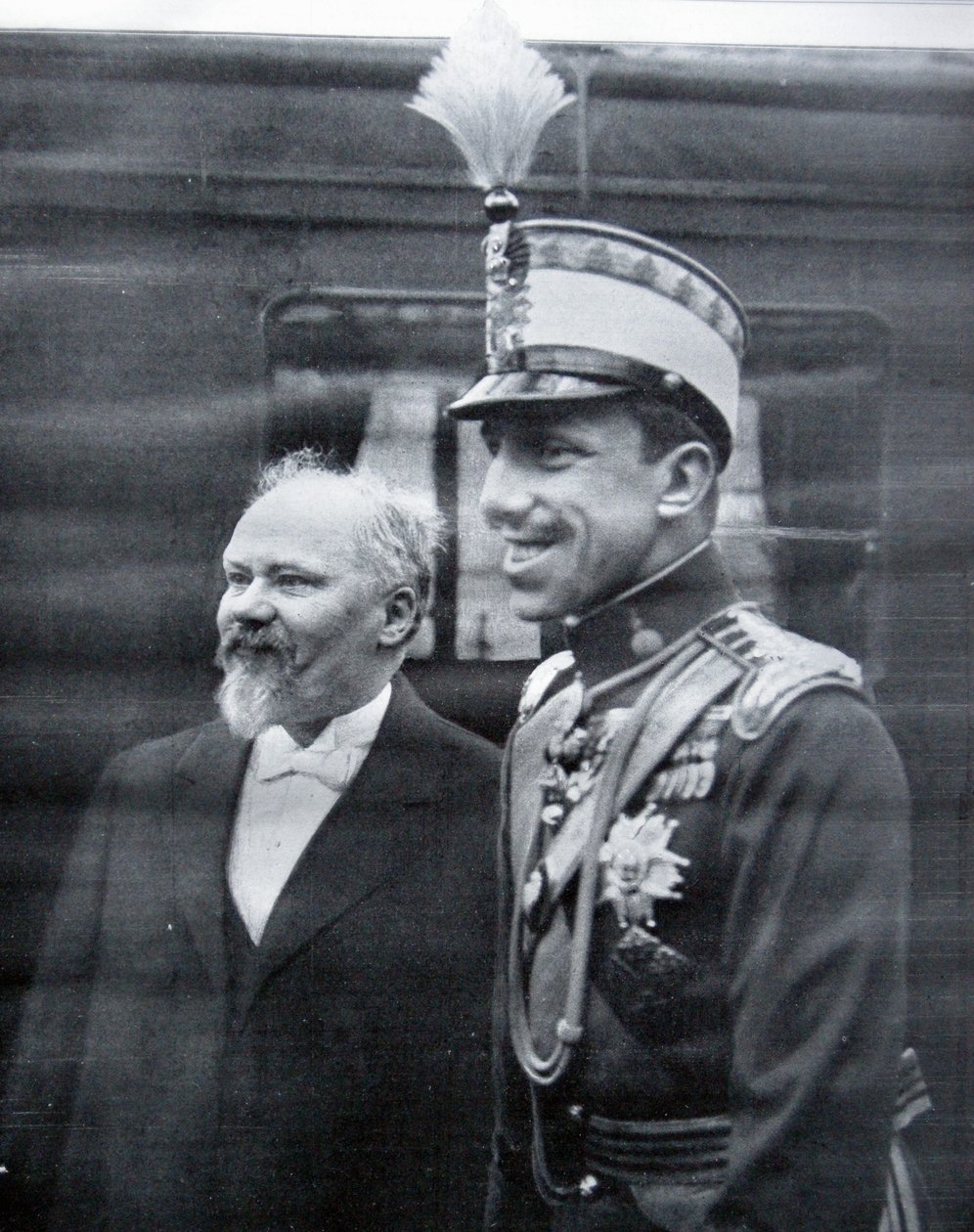 Raymond Poincaré begrüßt König Alfons XIII. von Spanien von French Photographer
