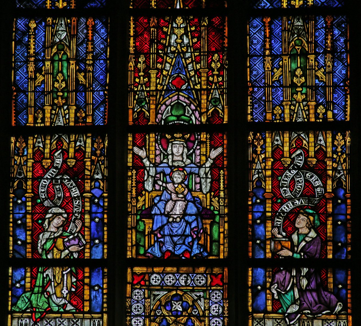 Fenster mit der Jungfrau und dem Kind mit Stiftern, ca. 1320, 14.-20. Jahrhundert von French School