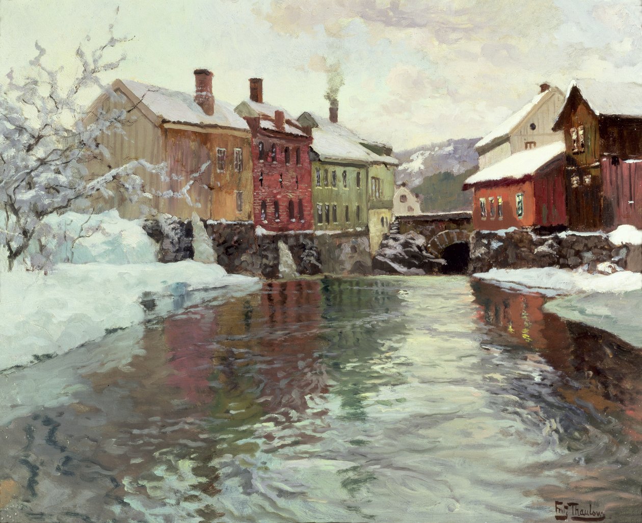 Schneebedeckte Gebäude an einem Fluss von Frits Thaulow