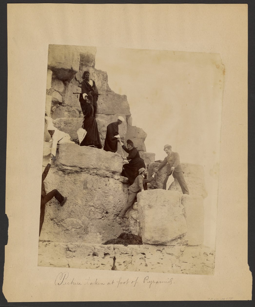 Bild aufgenommen am Fuß der Pyramiden von G. Lekegian