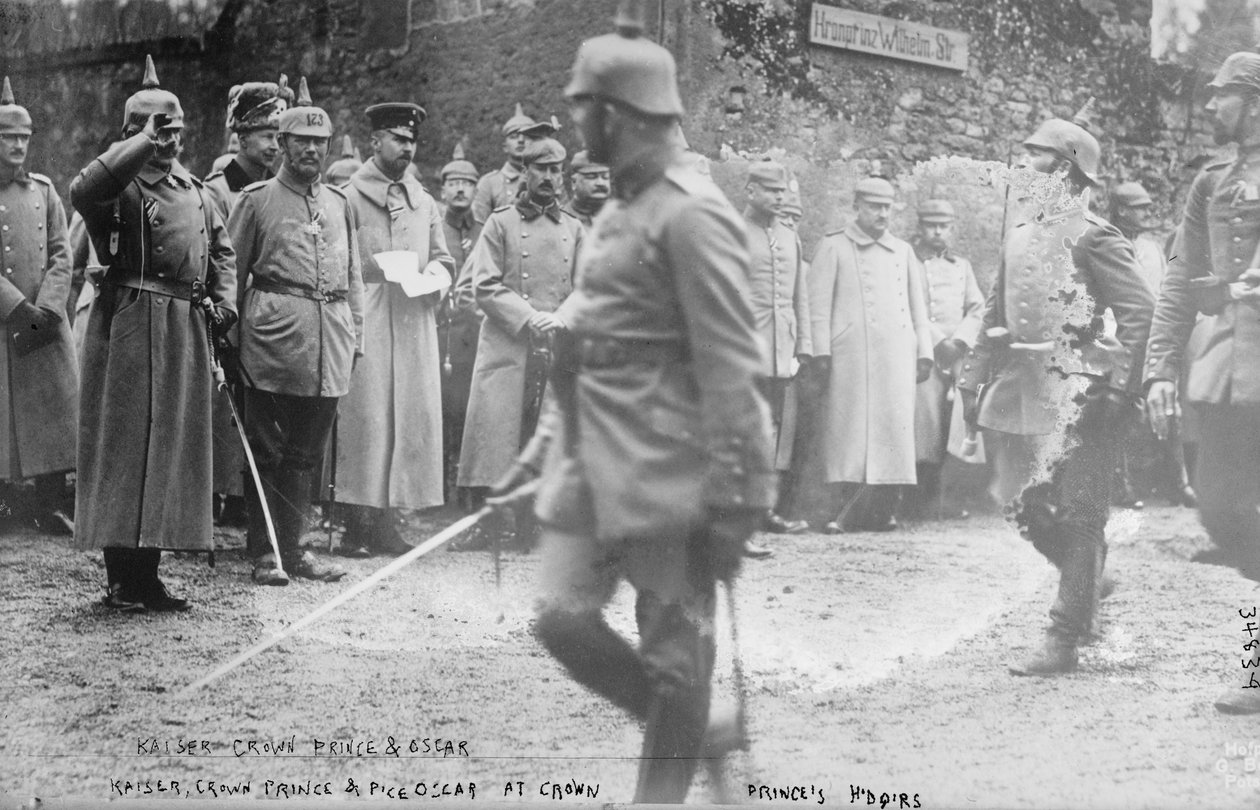 Kaiser Wilhelm im Hauptquartier des Kronprinzen, 1914-15 von George Grantham Bain