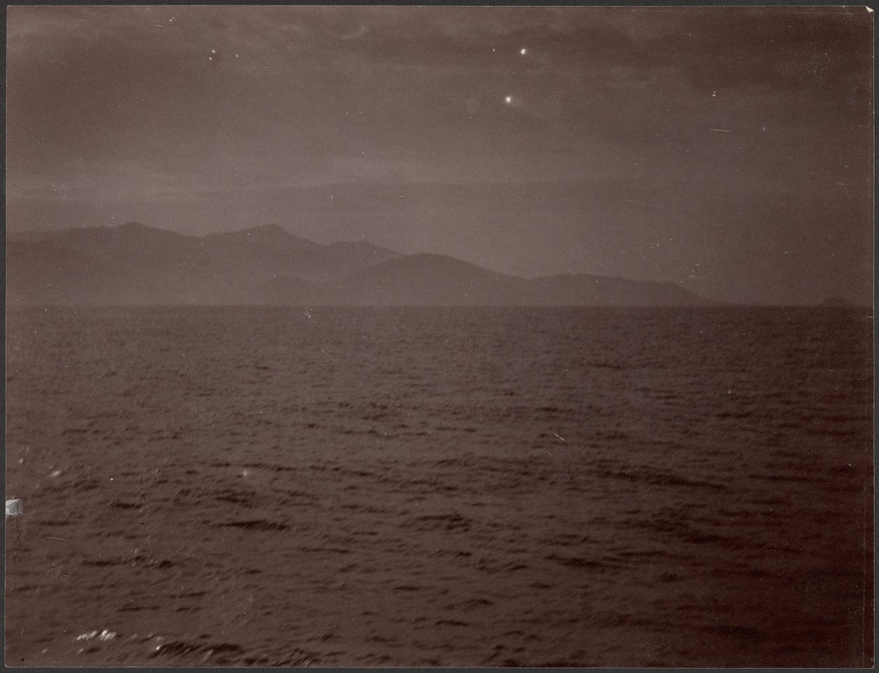 [Küstengebirge und Meer] von George Davidson