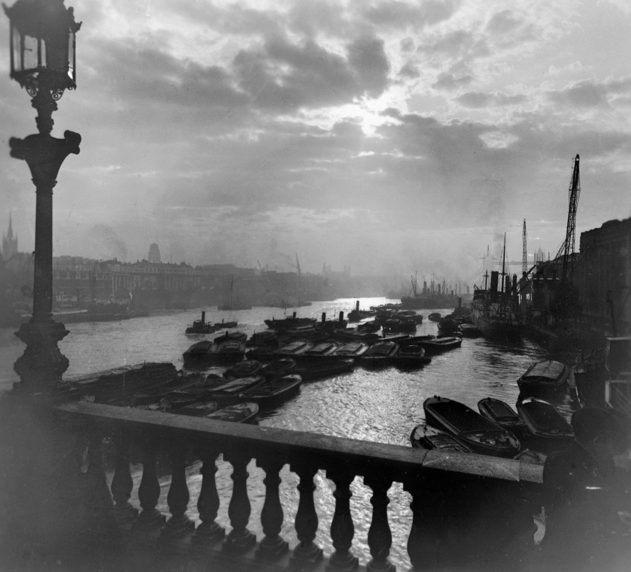 Flussabwärts von der London Bridge von George Davison Reid