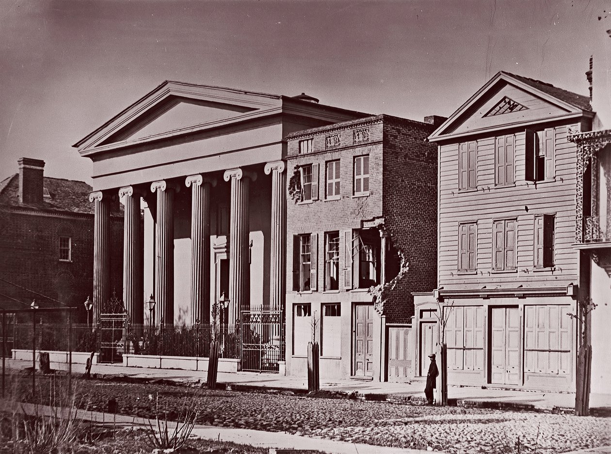 Hibernian Hall, Charleston, ca. 1864 von George N. Barnard