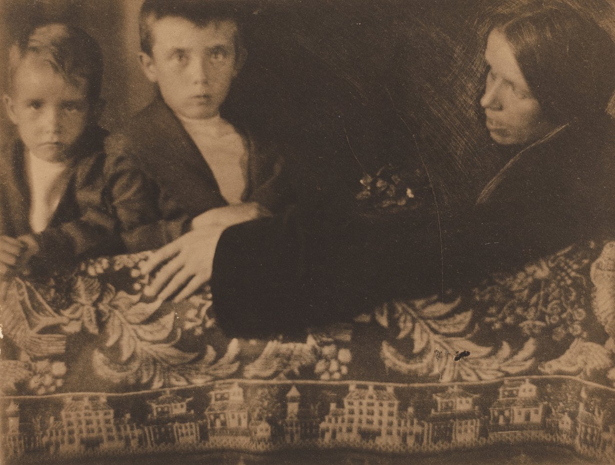 Familiengruppe (Mrs. White, Maynard & Lewis) von Gertrude Käsebier