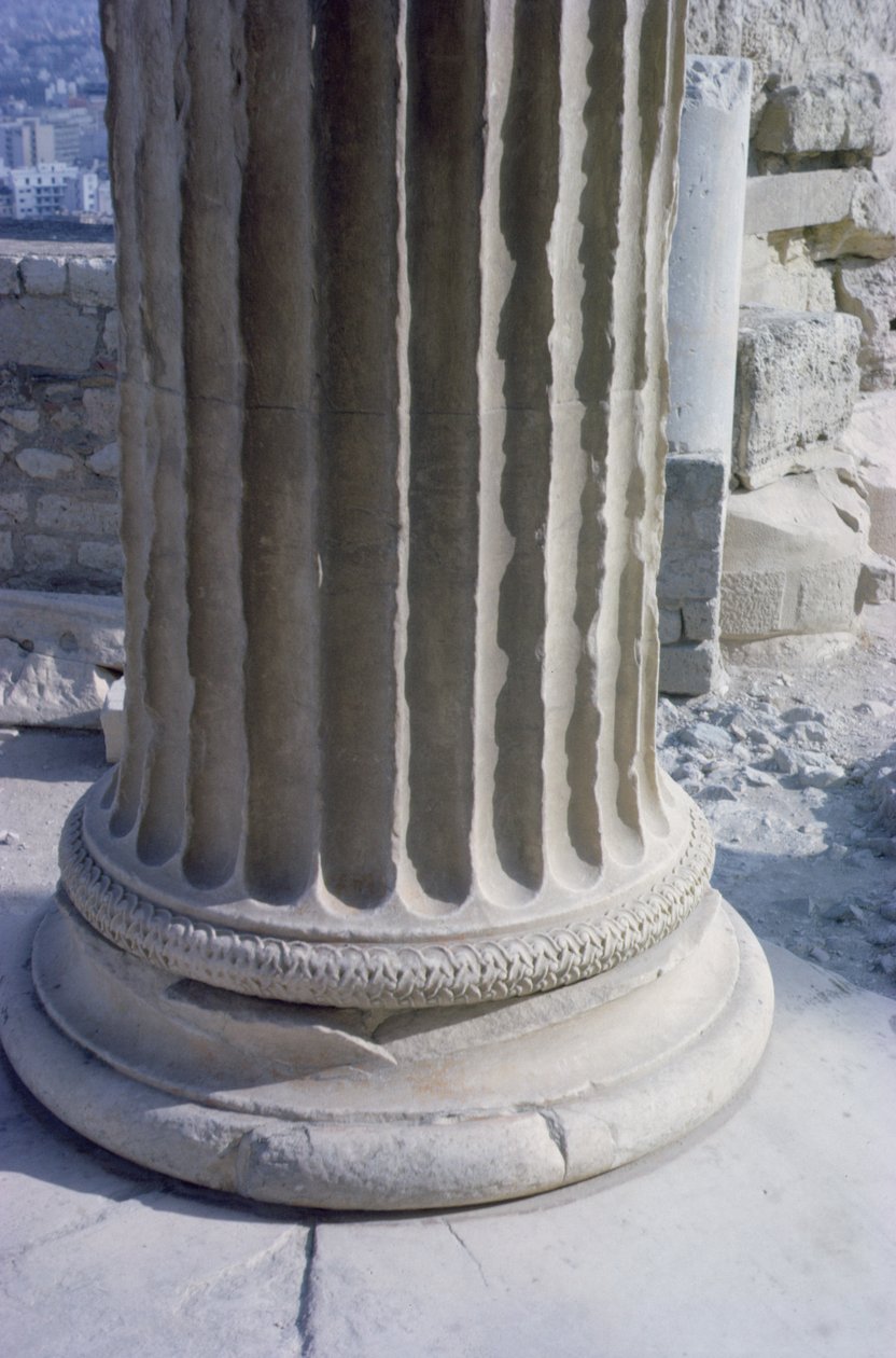 Basis einer Säule in der Nordvorhalle, 421-405 v. Chr. von Greek