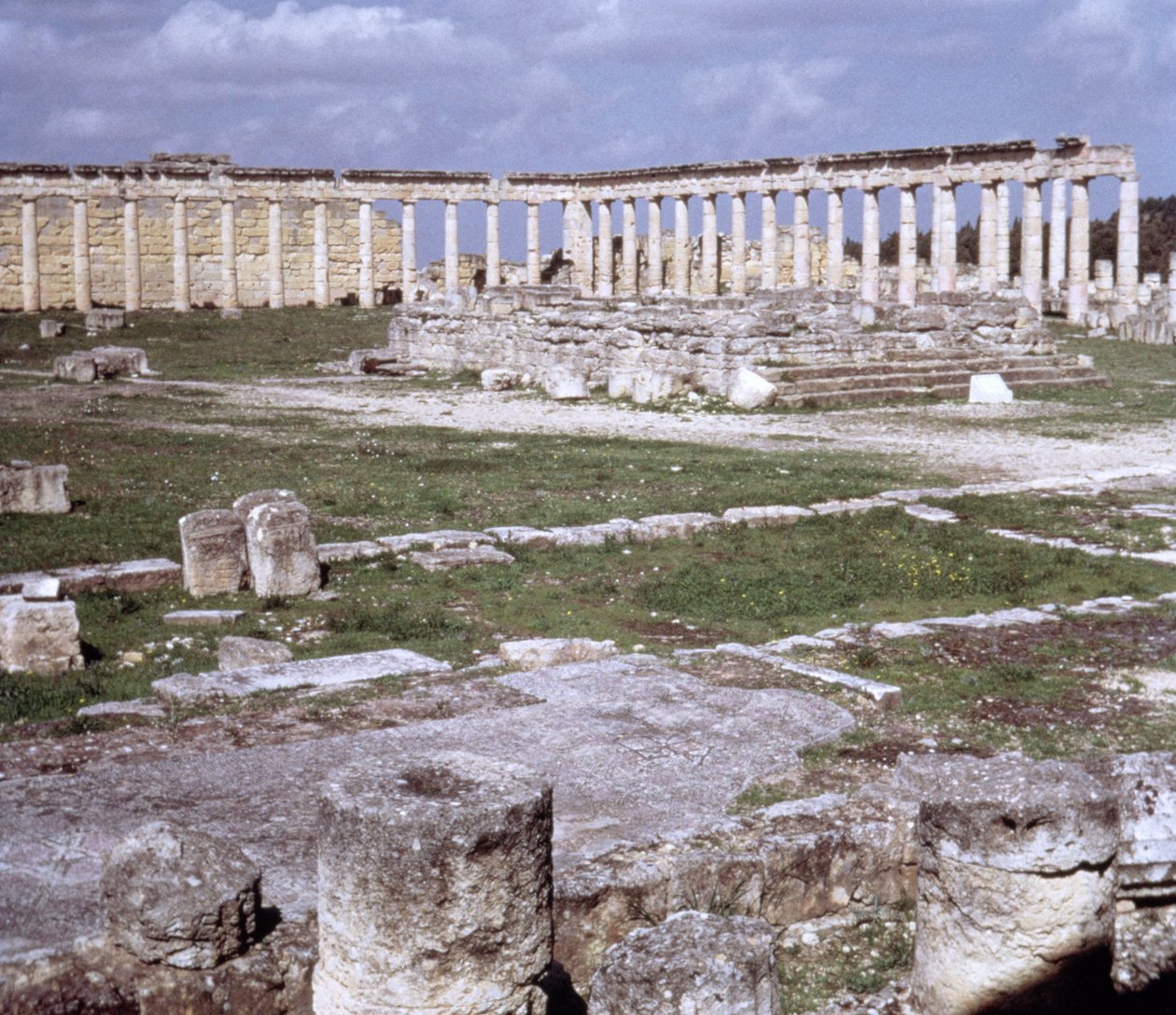 Ansicht der Oberstadt und Eingang zur Agora von Greek
