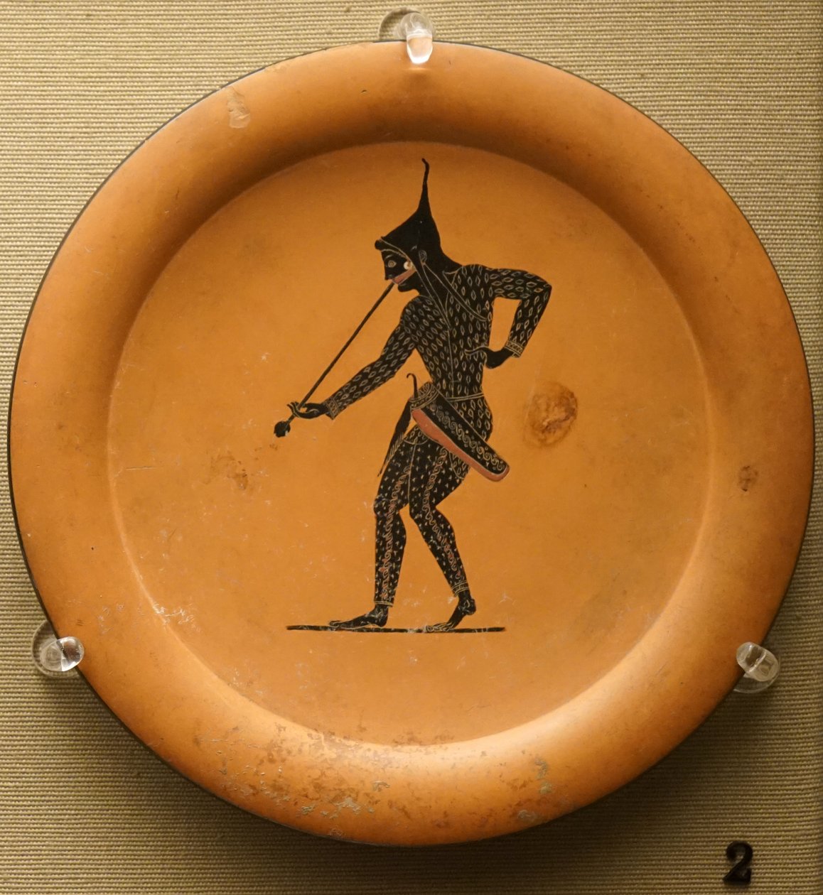 Schwarzfiguriger Teller, hergestellt in Athen von Greek School