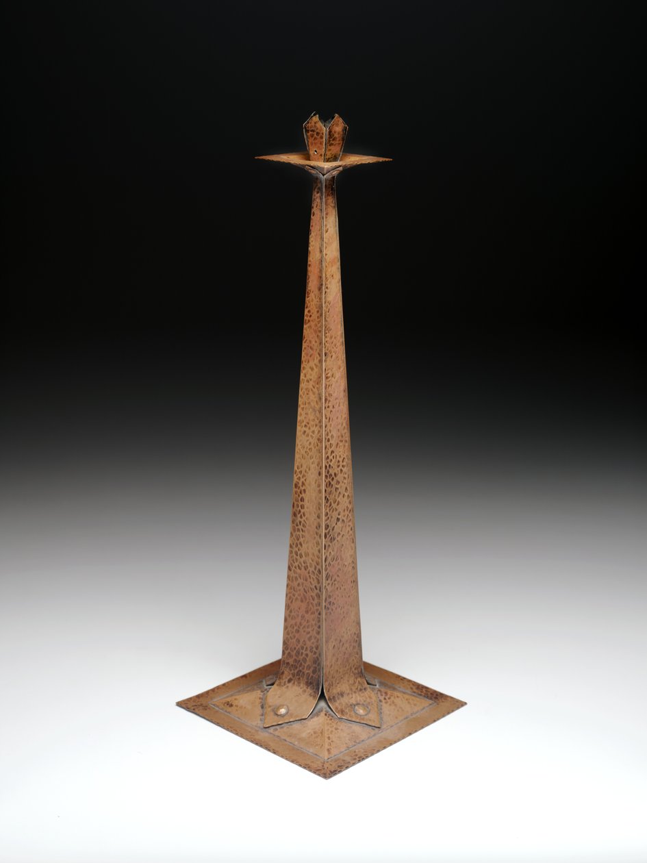 Kerzenhalter, ca. 1907 (Kupfer) von Gustav Stickley