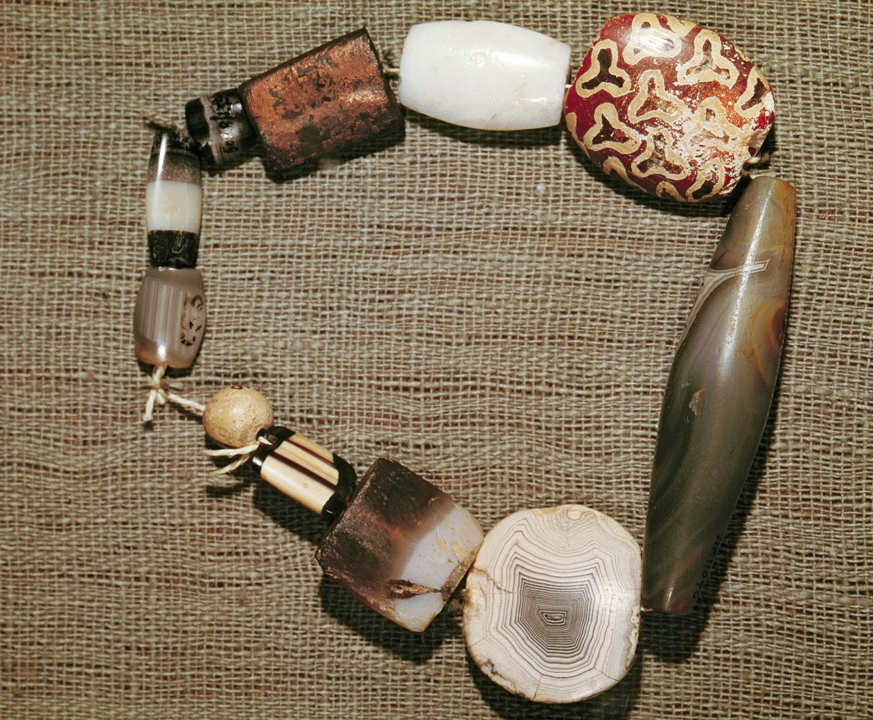 Armband, aus Mohenjo-Daro, Industal, Pakistan, ca. 3000 v. Chr. (polierter Stein) von Harappan