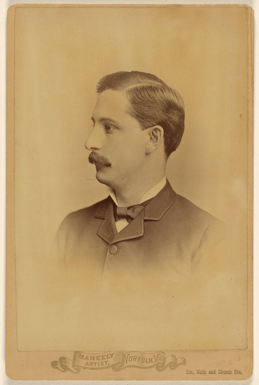 Unbekannter Mann mit Schnurrbart, im Profil von Harry F. Maneeley