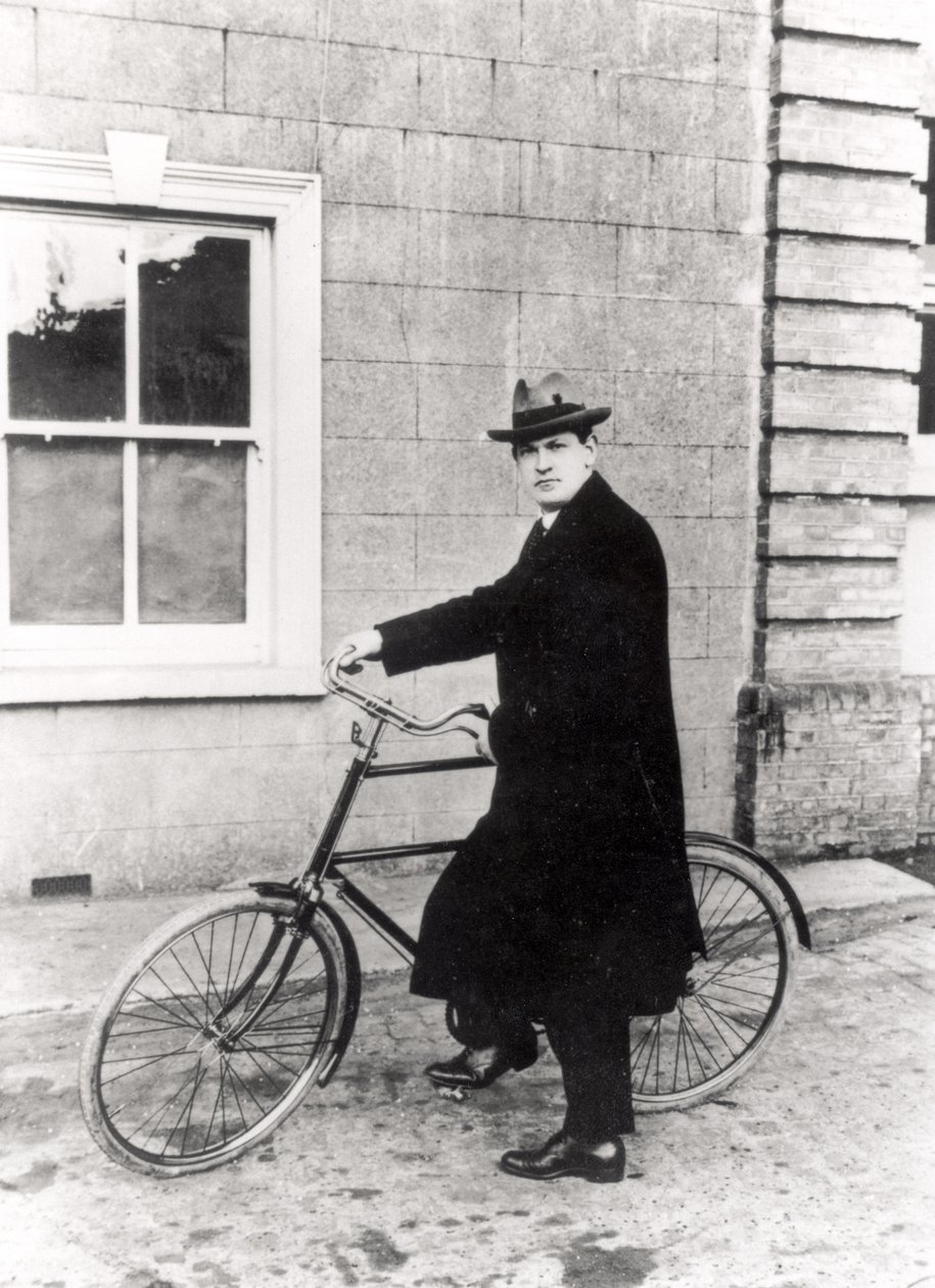 Michael Collins (1870-1922) mit seinem berühmten Fahrrad von Irish Photographer