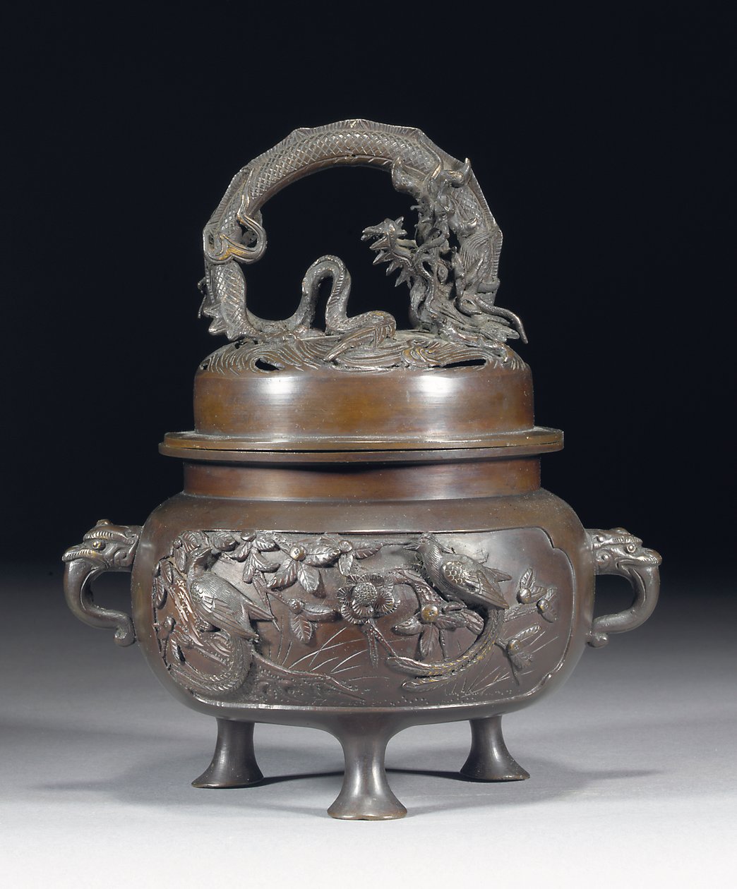 Dreifuß-Koro mit Deckel von Japanese School
