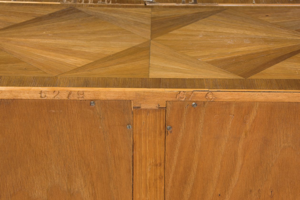 Schrank, ca. 1925 (Holz) von Jean Michel Frank