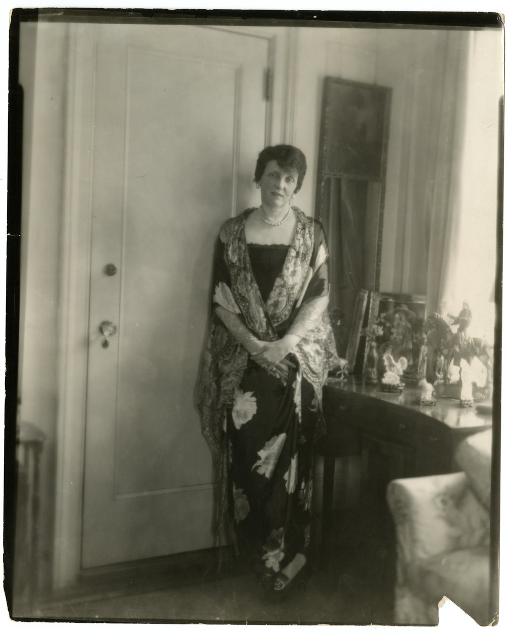 Mrs. Emily Post, Etikette, um 1926-28 von Jessie Tarbox Beals
