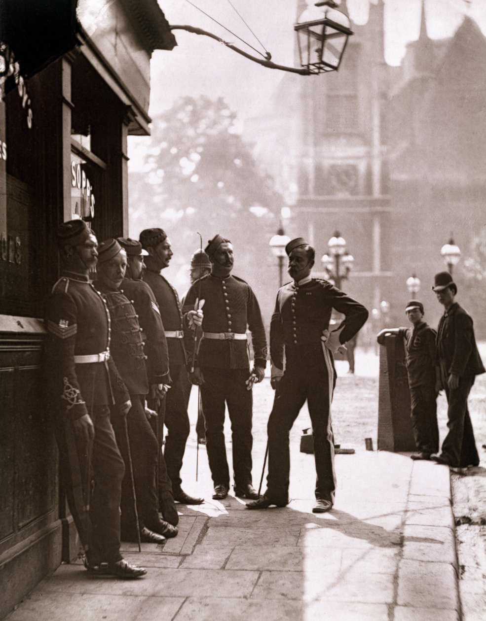 Rekrutierungssergeanten in Westminster, 1876-77 von John Thomson