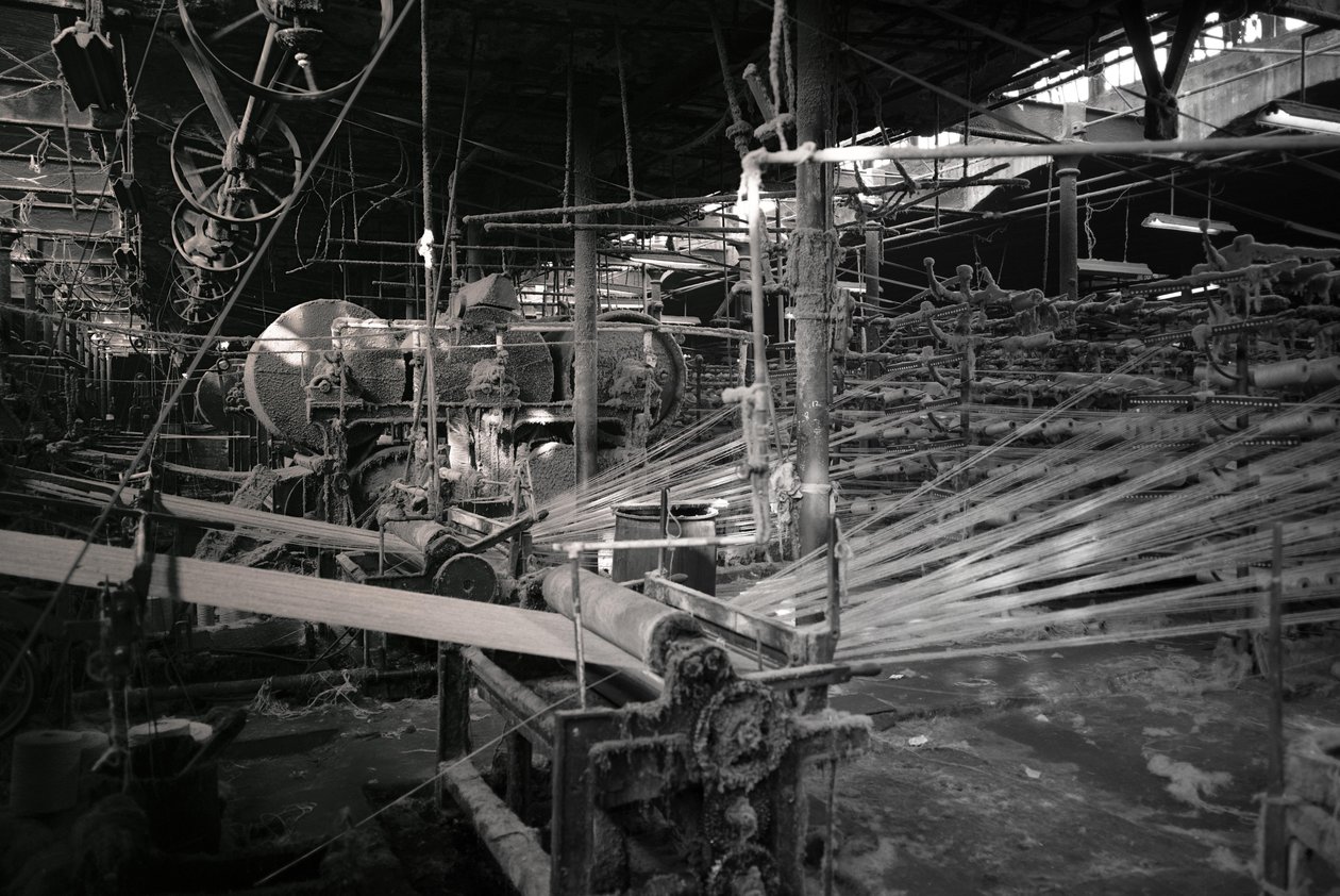 Jutefabrik, Kolkata, Indien, 2017 von Jon Nicholson
