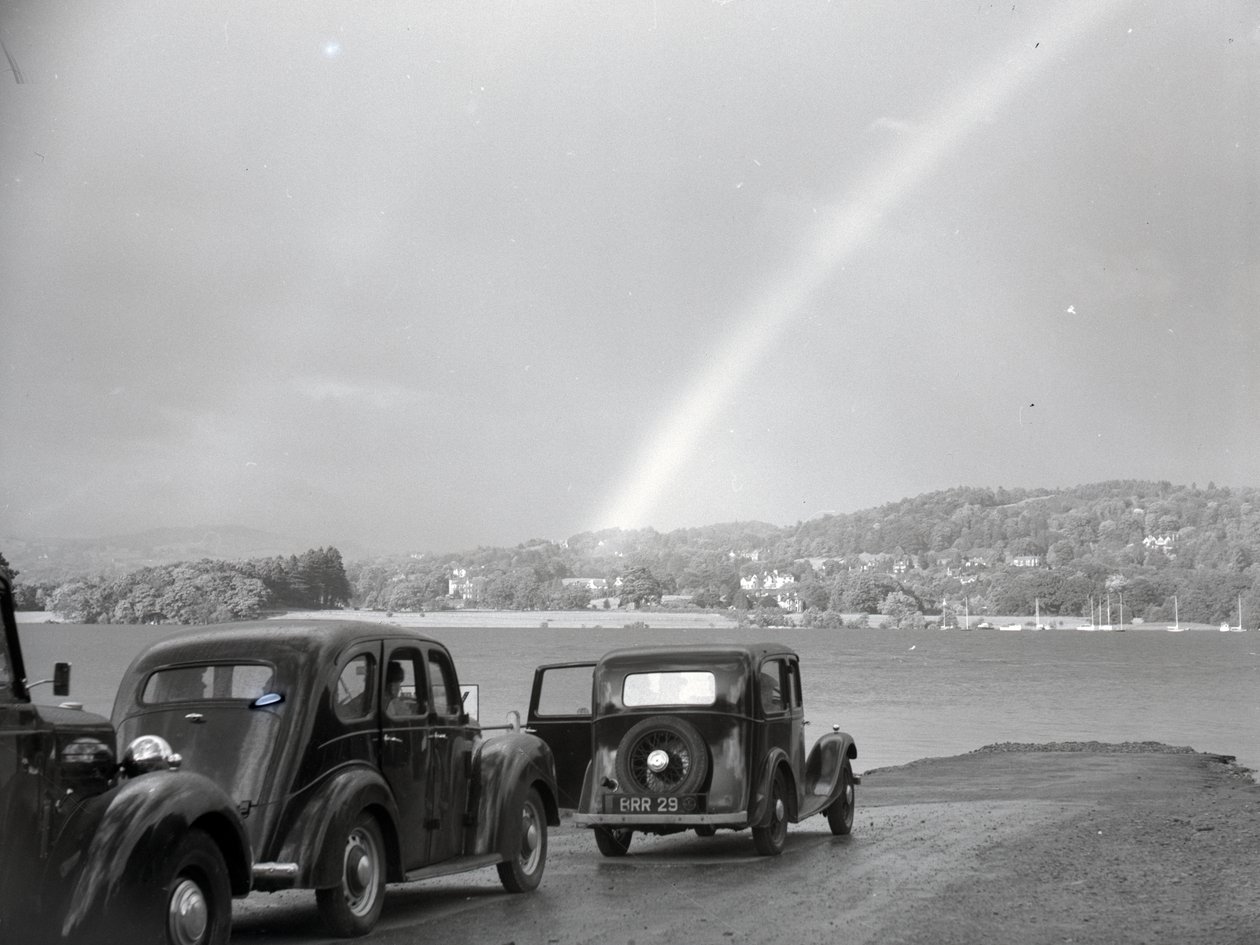Autos geparkt bei Loughrigg Tarn von Joseph Hardman