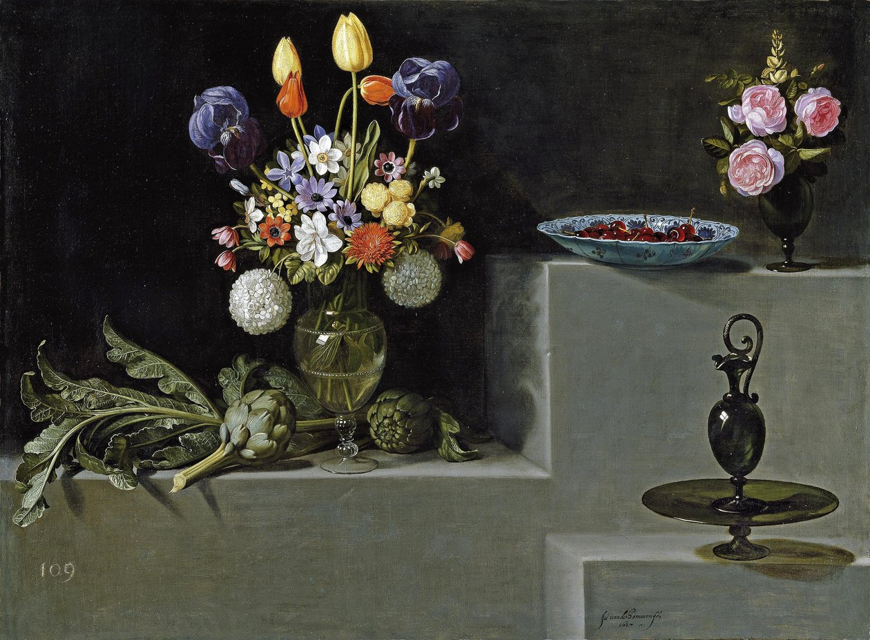 Stillleben mit Blumen, Artischocken, Kirschen und Glaswaren von Juan van der Hamen