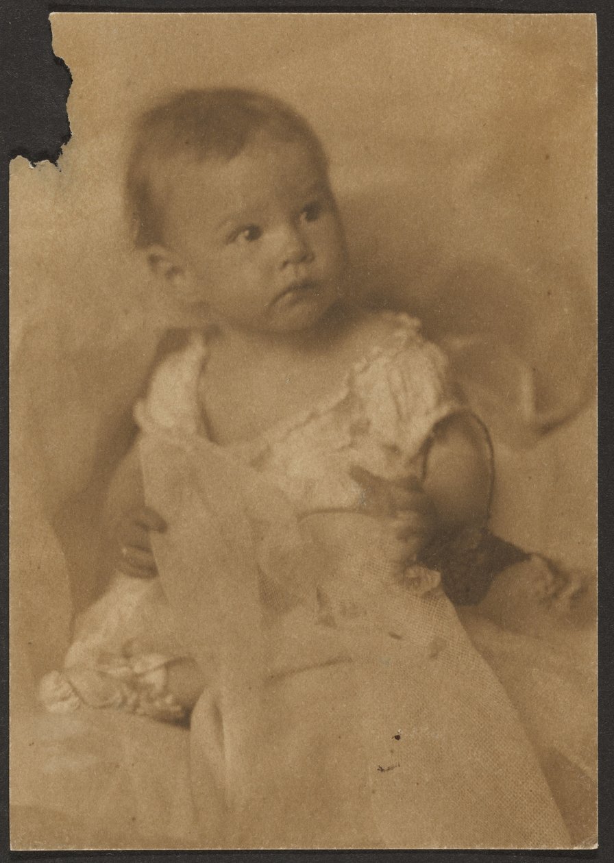 Baby mit Tüll von Louis Fleckenstein