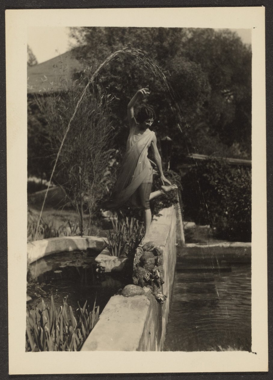Tänzerin im Garten von Louis Fleckenstein