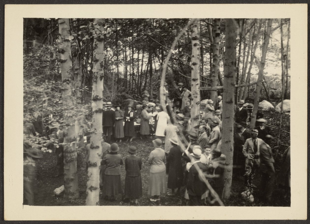 [Gruppe im Wald] von Louis Fleckenstein