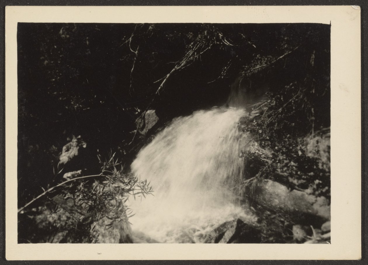 Landschaft mit Wasserfall von Louis Fleckenstein
