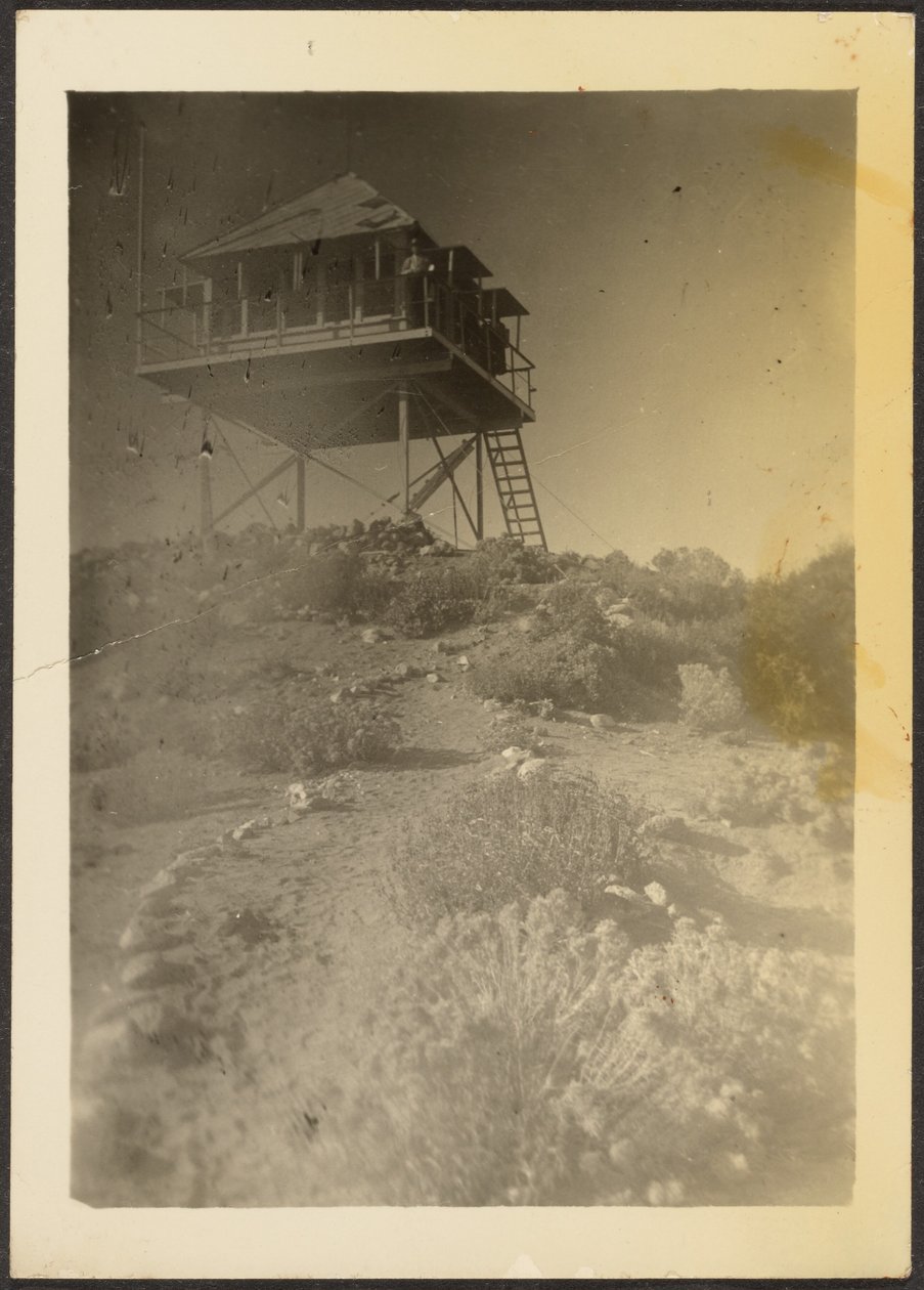 [Wachturm in Landschaft] von Louis Fleckenstein