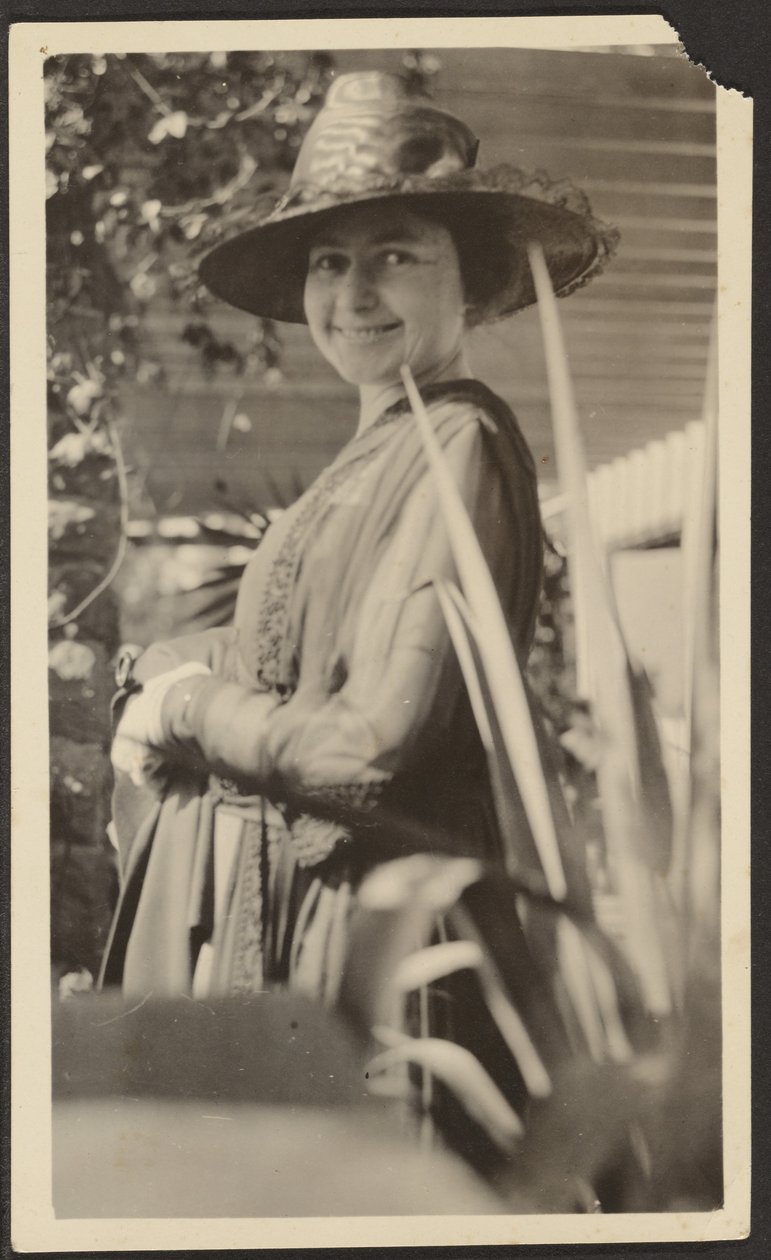 [Frau auf der Veranda] von Louis Fleckenstein